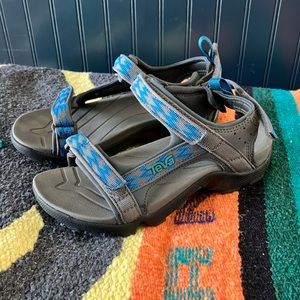 Teva y Tanza kids sandals!🩴